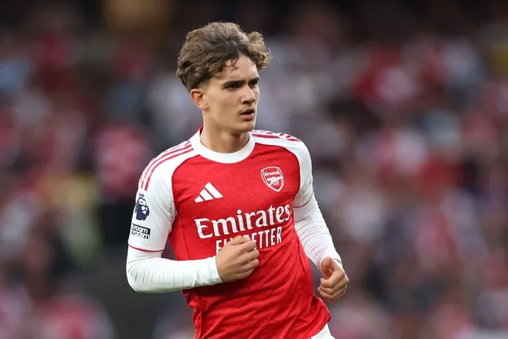 "Arsenal" dan Maks Doumen APL o'yinida boshlang'ich tarkibda chiqqan eng yosh o'yinchi