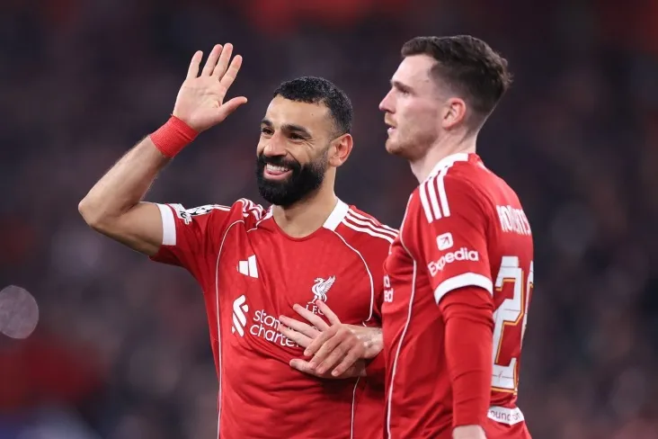 "Liverpul" muxlislari va futbolchilari Saloh va Robertson bilan xayrlashishdi