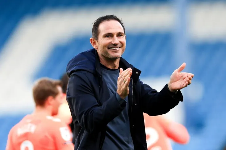 Lempard lma tomonidan yilning eng yaxshi murabbiyi bo'ldi. Frank Gvardiola, Arteta va Emerini chetlab o'tdi