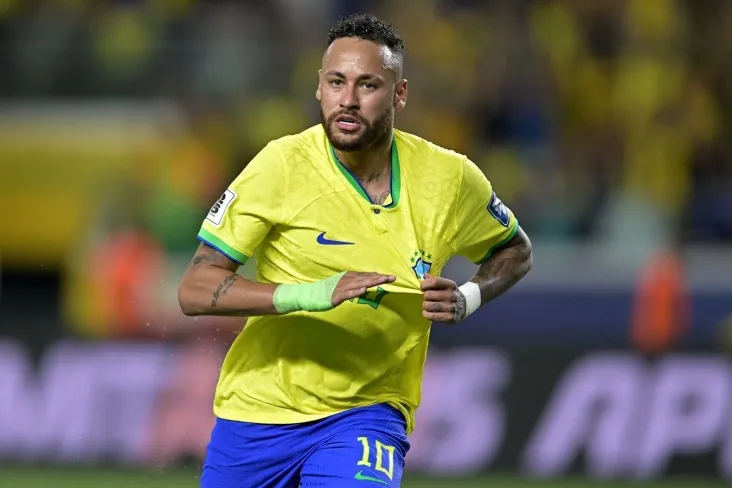 Neymar Braziliya terma jamoasiga shaxsiy vertolyotda yetib keldi va Anchelotti bilan quchoqlashdi