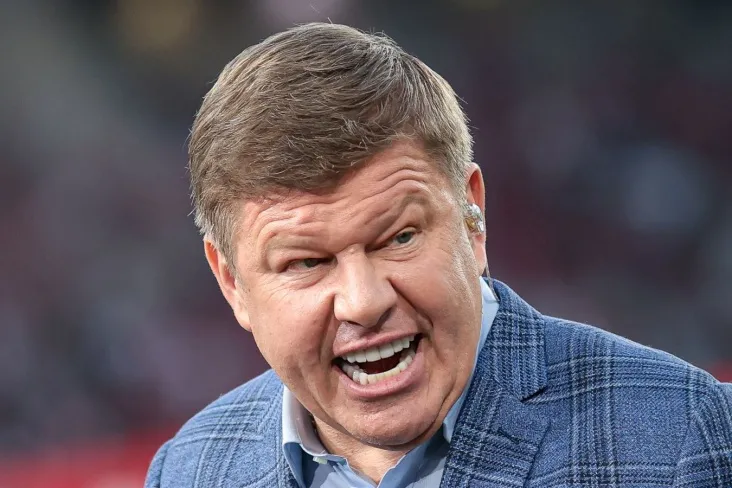 Guberniev "PSJ" ning "Arsenal" ustidan LCH finalida g'alaba qozonishiga javob berib, Safonovni ajratib ko'rsatdi.