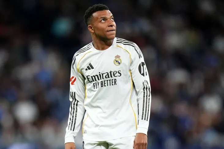 Mbappe la Ligadagi eng yomon himoyachi hisoblanadi. U butun ligada eng kam harakatga ega