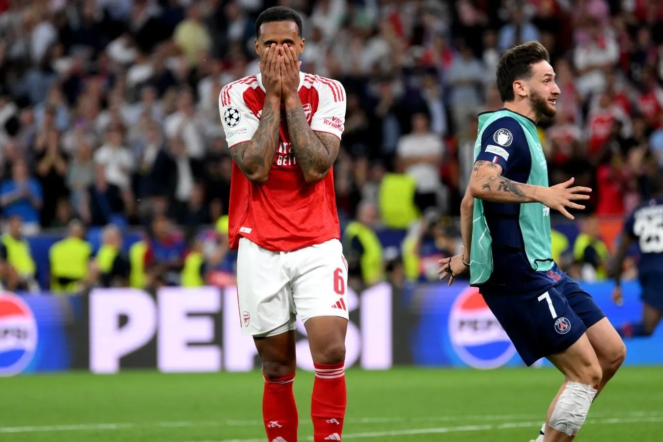 "Arsenal" himoyachisi Magalhaesning futbolkalari savdosi 350% ga oshdi-Athletic