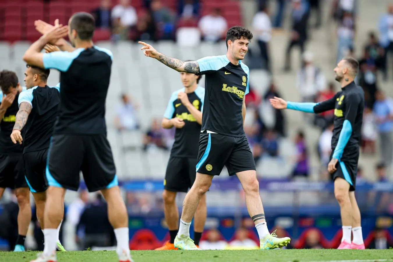 "Inter "" Real "va" Barselona " ning Bastoniga qiziqishi haqidagi mish-mishlarga izoh berdi