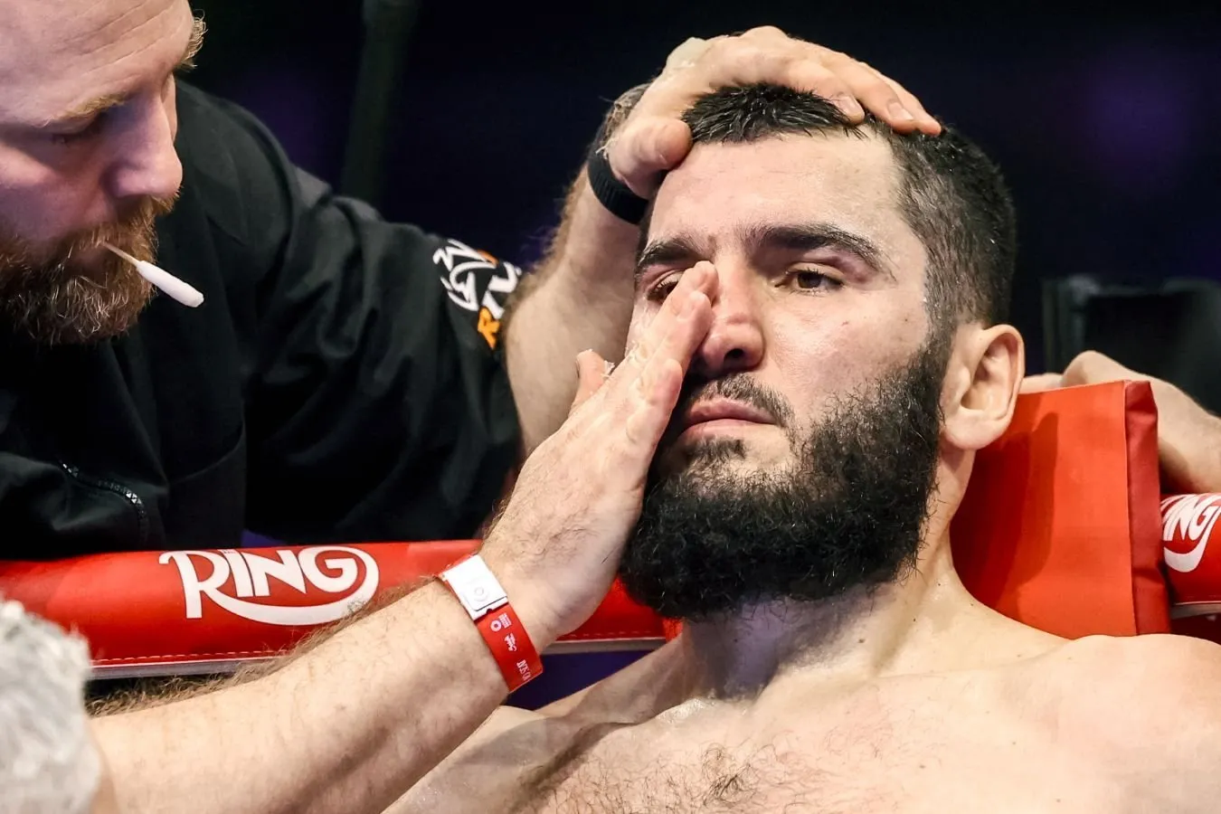 Benavides murabbiyi: menejer Beterbiyev bilan bog'laning, besh daqiqada jang qiling