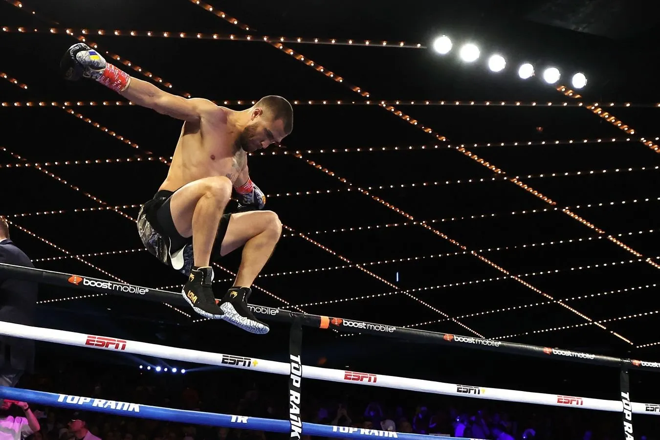 Vasiliy Lomachenko qaytish uchun raqibni tanladi-BoxingScene