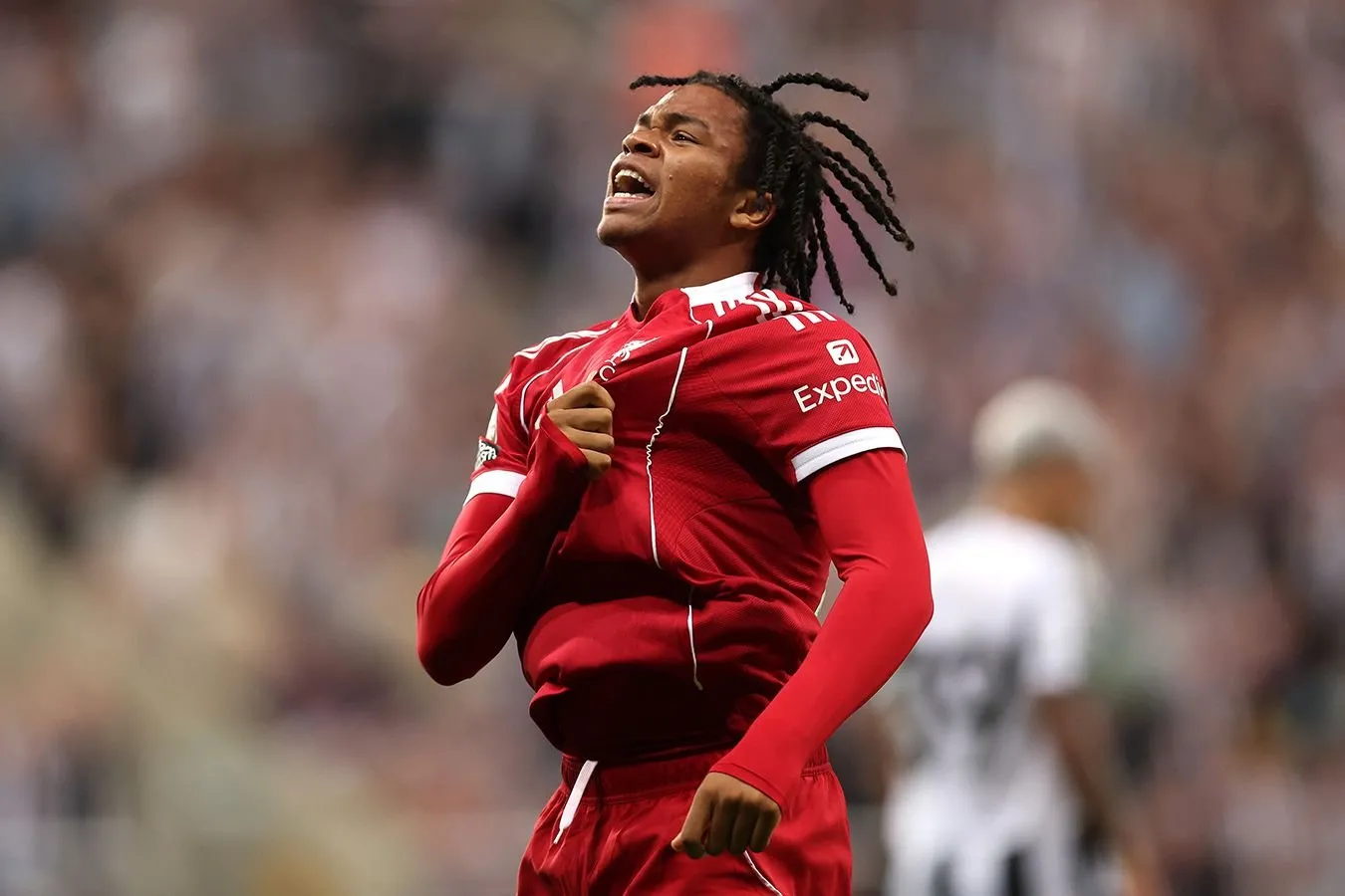 "Bavariya "17 yoshli Rio Ngumoani "Liverpul" dan o'tkazishni rejalashtirmoqda-Athletic