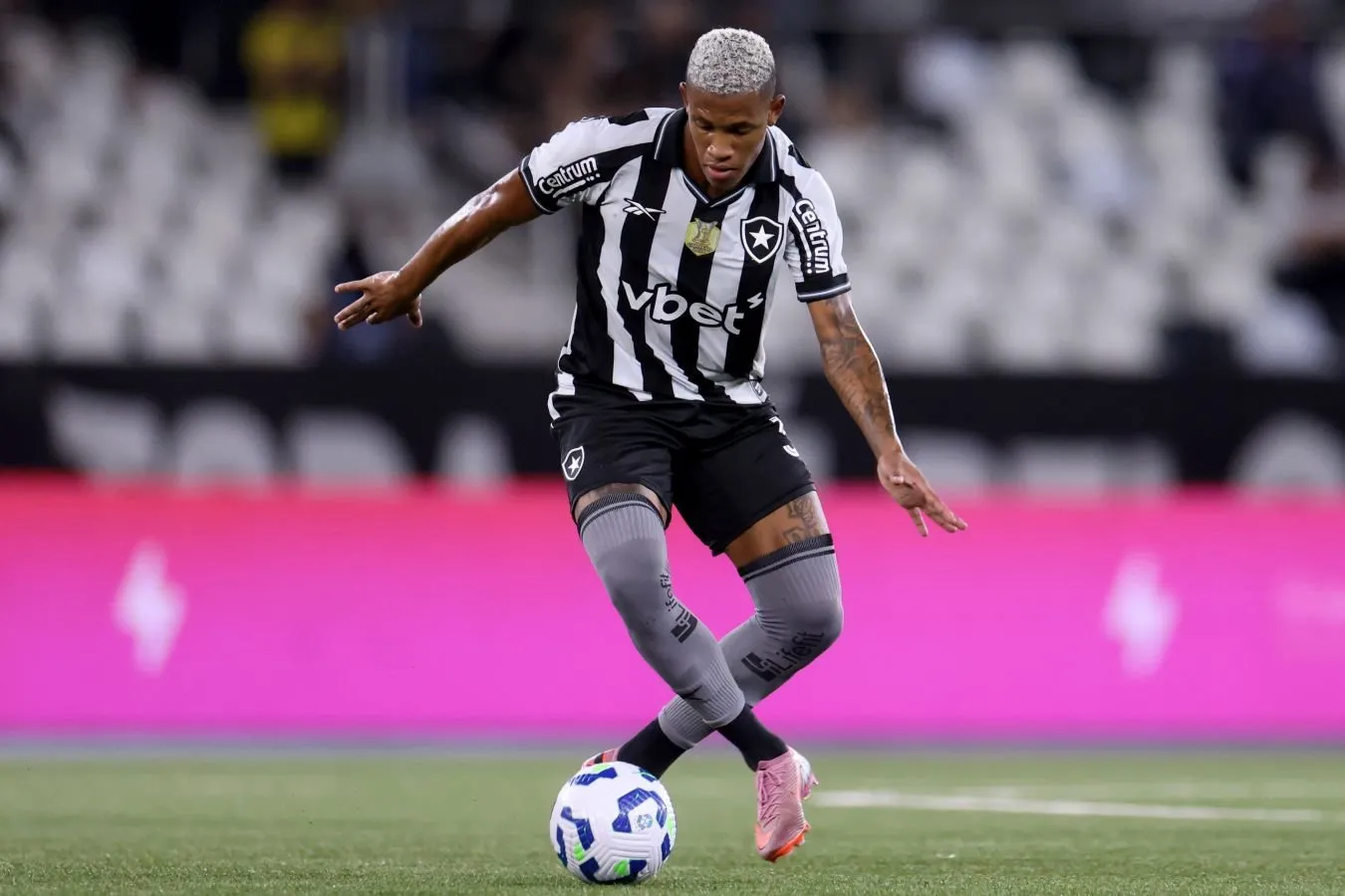 "Zenit "da braziliyalik Daniloning" Botafogo " dan jahon chempionatidan keyin o'tkazilishi mumkinligi haqida fikr bildirildi