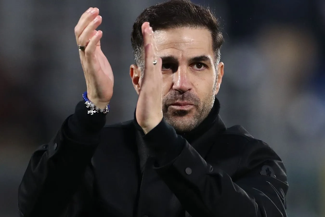 "Mening 13 yoshli qizim telefonsiz sinfdagi yagona qiz." Fabregas-gadjetlar haqida