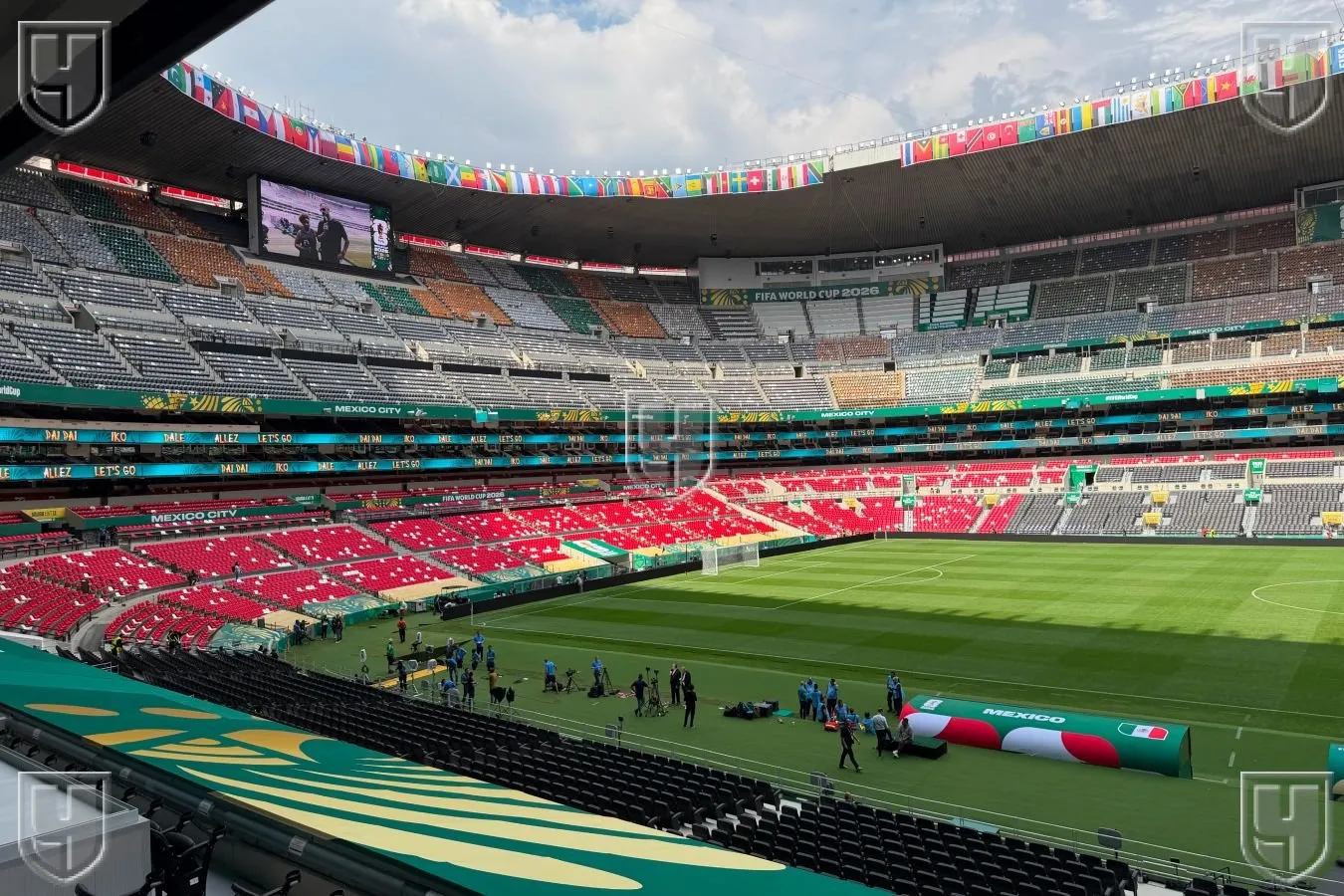 2026 yilgi jahon chempionati tashkilotchilari turnirning ochilish o'yinidan oldin stadionda Rossiya bayrog'ini osib qo'yishdi