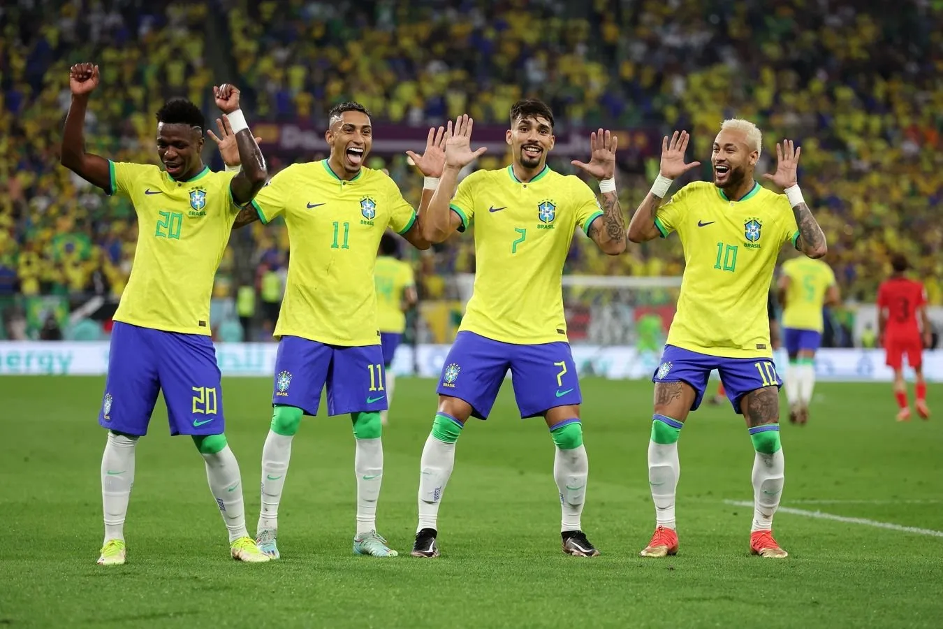 "Hali yosh". "Barselona" vingeri Rafinya jahon chempionatidan oldin "Real" futbolchisi Vinisius haqida gapirdi