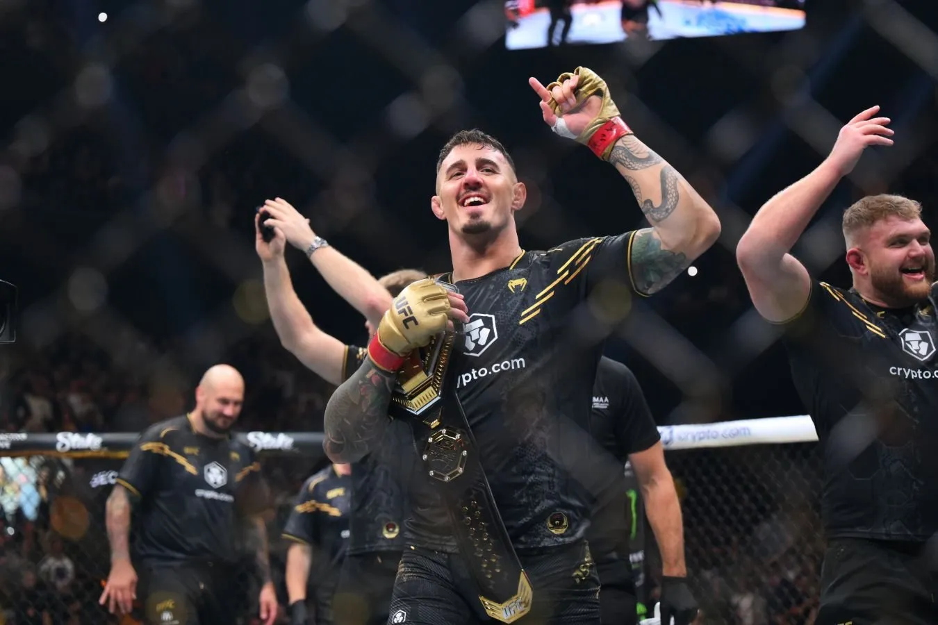 Daniel Kormier UFC va Tom Aspinall umumiy fikrga kelishiga umid qilmoqda