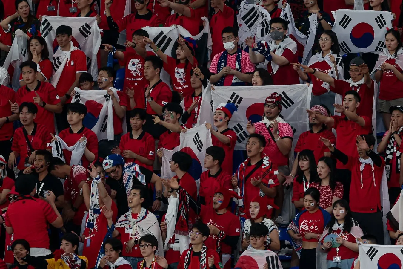 Koreyalik muxlislar jahon chempionati stadioniga bir shisha tekila bilan kirishga ruxsat berishmadi-ular uni Arena oldida ichishdi