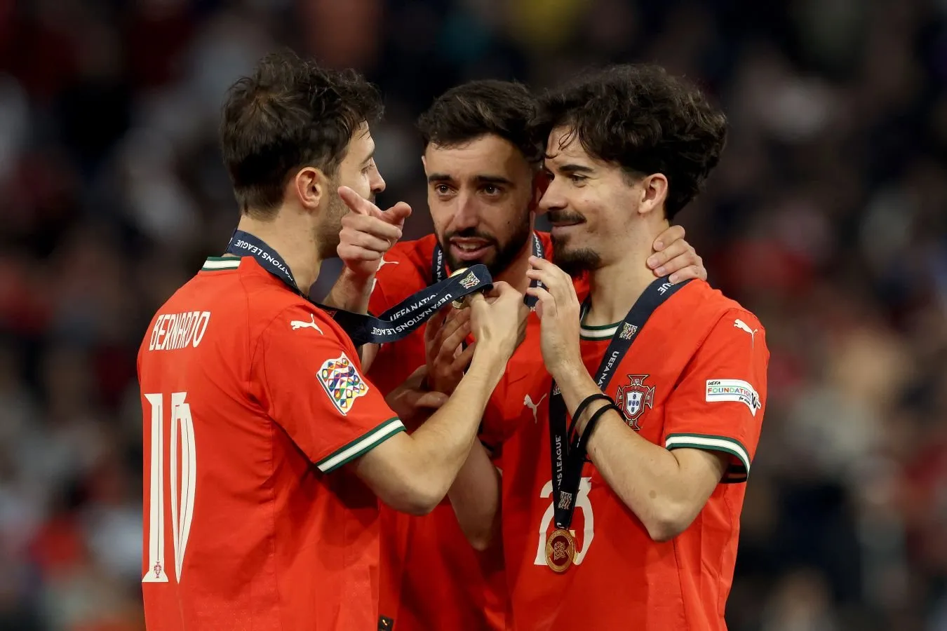 Portugaliya bosh vaziri Diogu Jote xotirasiga terma jamoa futbolchilariga bilakuzuklar sovg'a qildi