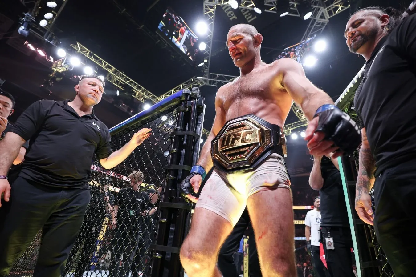 Maxfiy xizmat xodimlari Striklendni oq uydagi UFC turniridan haydab chiqarishdi