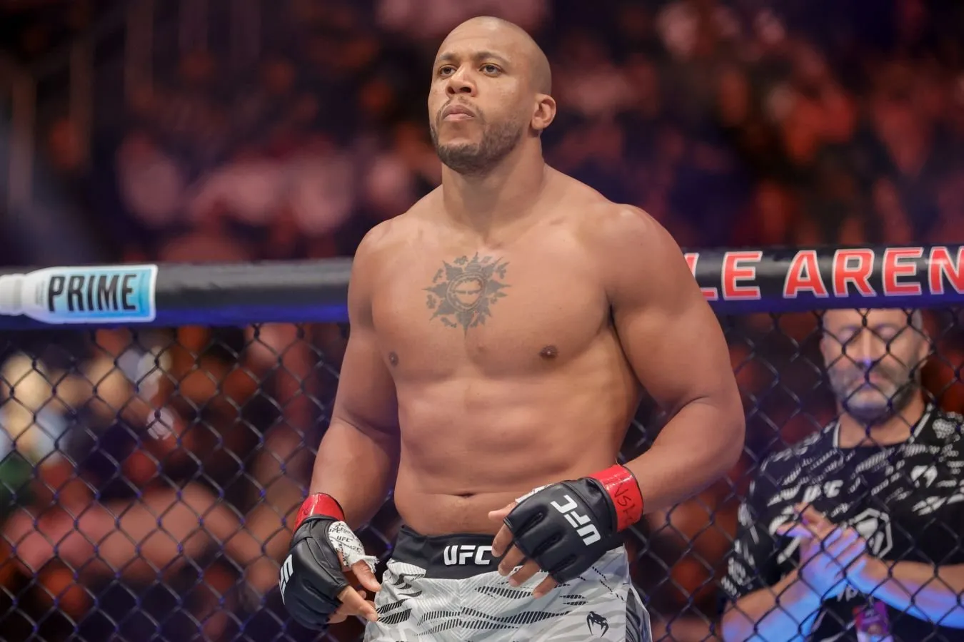 Kiril gan og'ir vazn toifasida UFC Belt jangida Aleks Pereyrani nokautga uchratdi