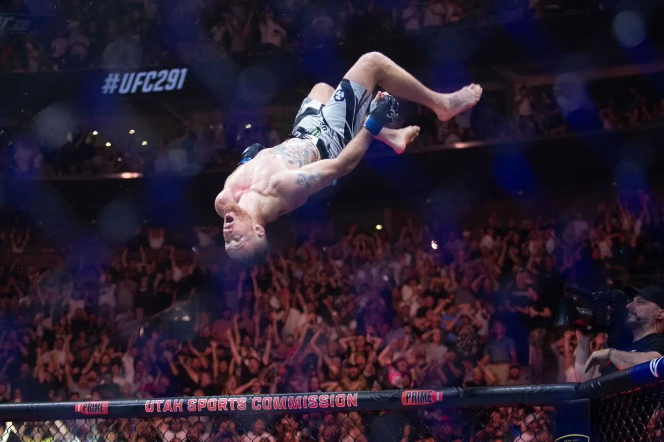 Jastin Geyji birinchi marta UFC chempioni bo'ldi
