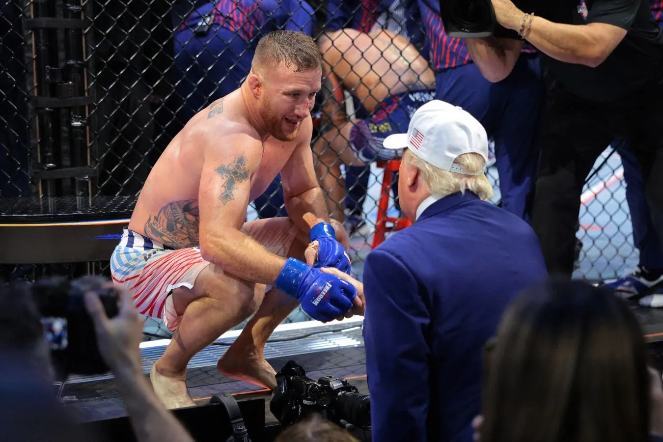 Surat: Gagey topuriyani mag'lubiyatga uchratgandan so'ng darhol onasini Trump juftligi bilan tanishtirdi
