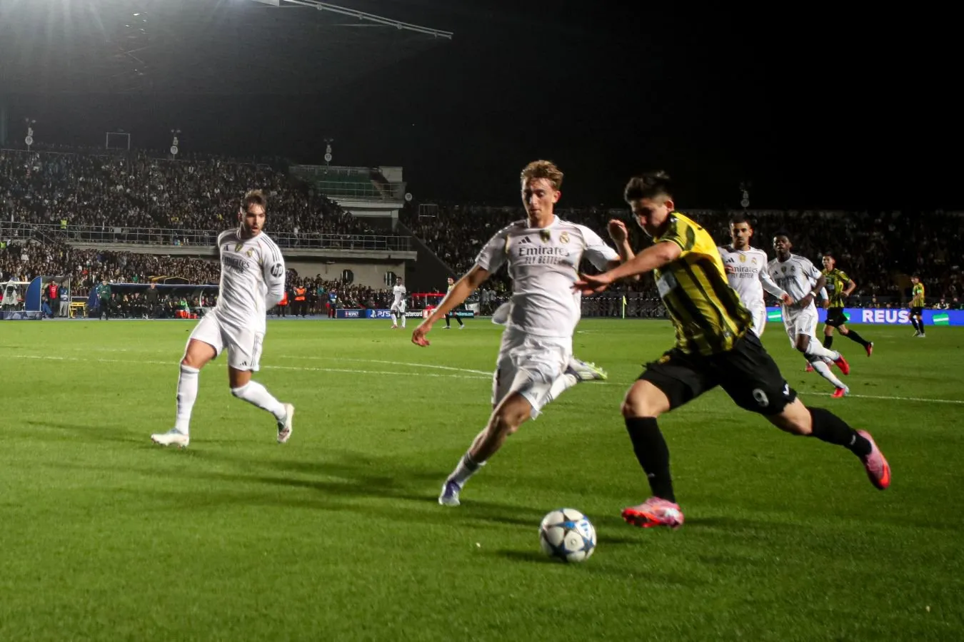 Xabi Alonsoning "Chelsea" ning yangi futbolchisi Dastan Satpayevga nisbatan pozitsiyasi ma'lum bo'ldi.