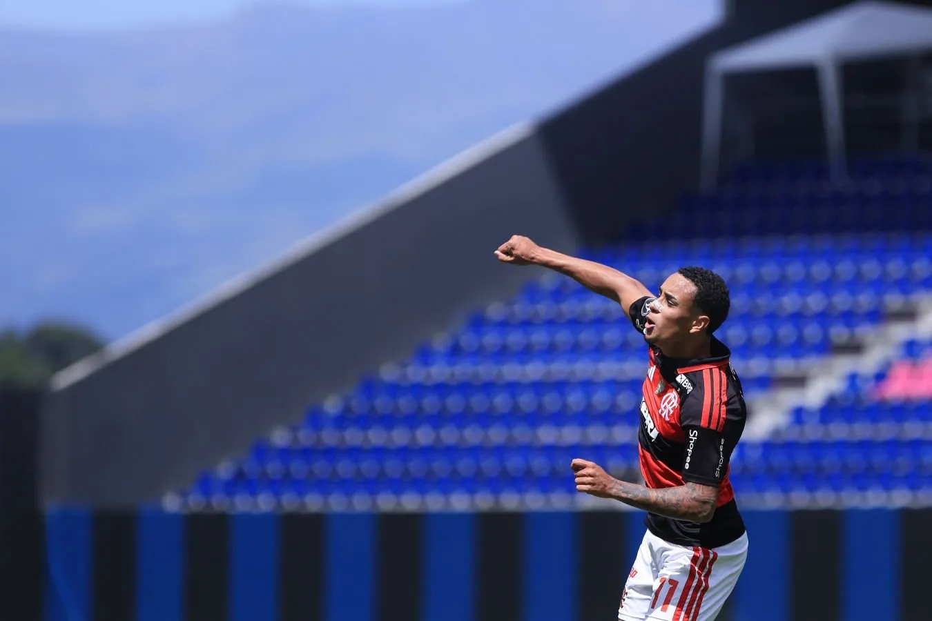 "Shaktyor "18 yoshli braziliyalik uchun" Chelsea "va" Nyukasl " dan raqobatni yutdi-TEAMtalk