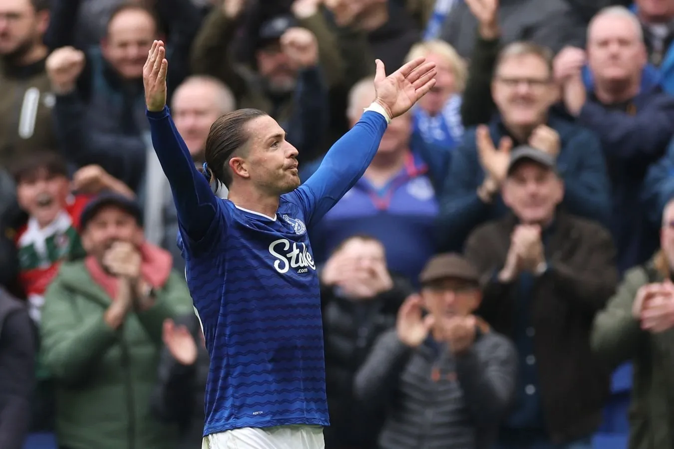 Jek Grilish besh oylik yo'qligidan keyin Everton bilan mashg'ulotlarga qaytdi