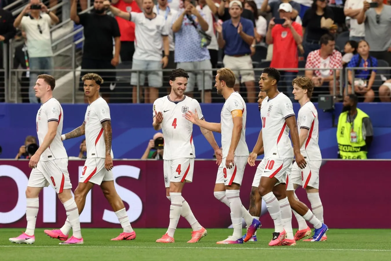 Angliya terma jamoasi 2002 yildan beri birinchi marta jahon chempionatida FIFA reytingining eng yaxshi 15 jamoasi ustidan g'alaba qozondi