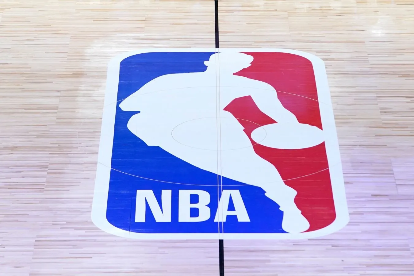Bokschi Pakyao Nyu-York posboni Klarksonni NBA finalidagi g'alabasi bilan tabrikladi