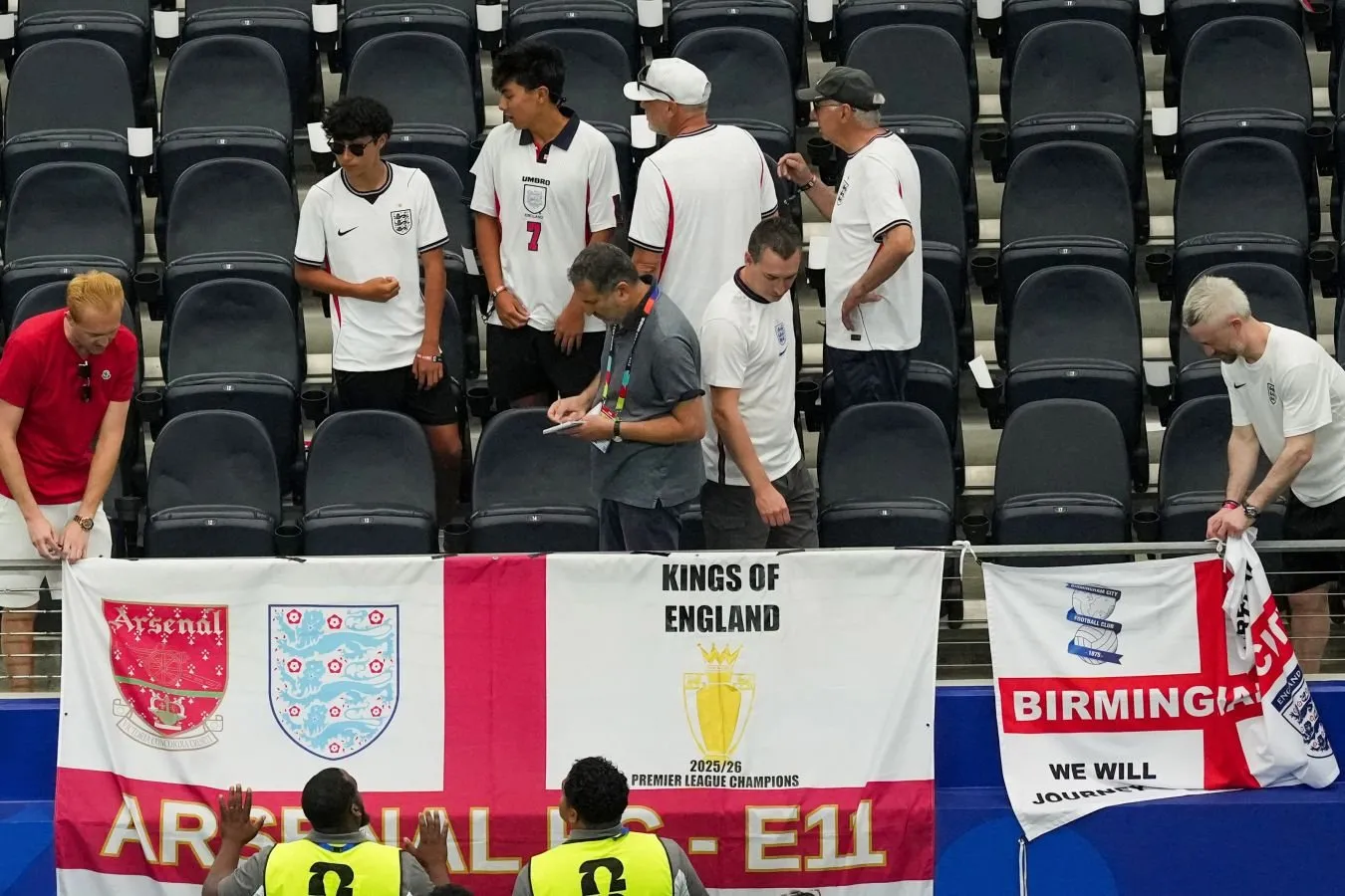 Roy Kin futbolchilarning sheriklarini tanqid qildi