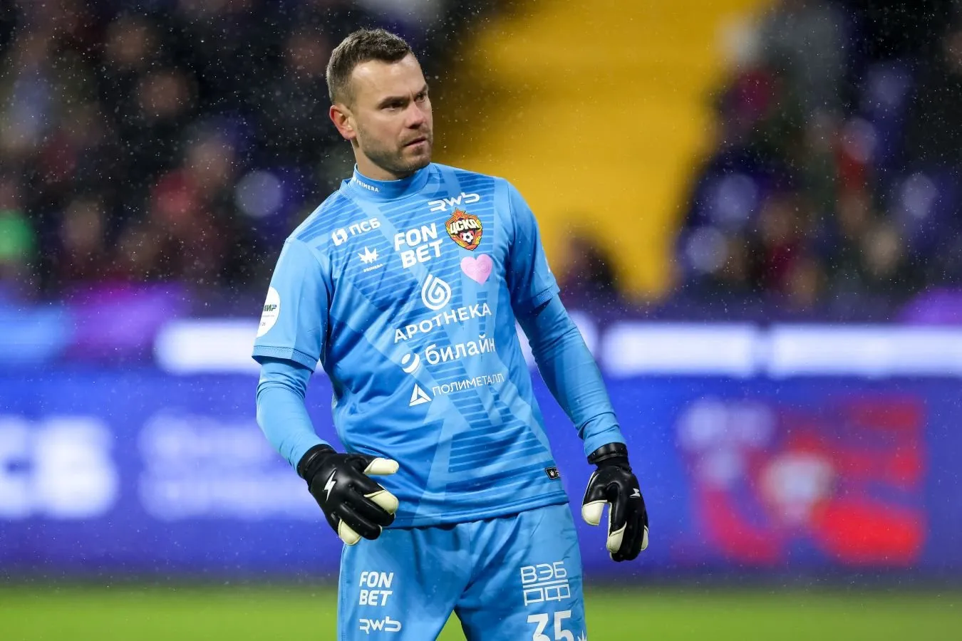 Igor Akinfeyev Matvey Safonovni Chempionlar Ligasidagi g'alabasi bilan tabrikladi