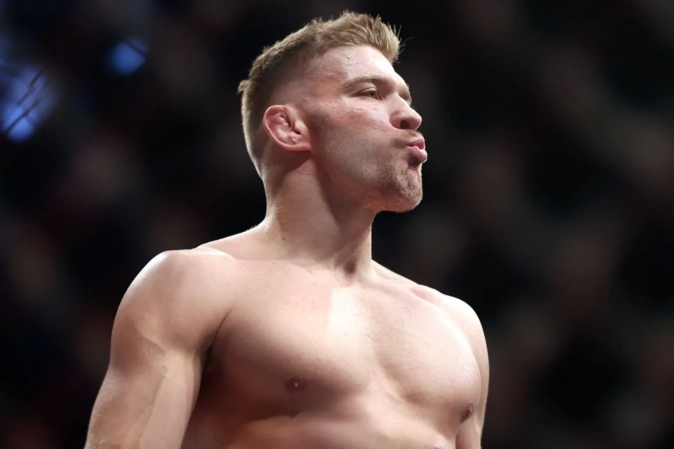 UFC Drikus Du Plessining Kamaru Usmon bilan jangini e'lon qildi