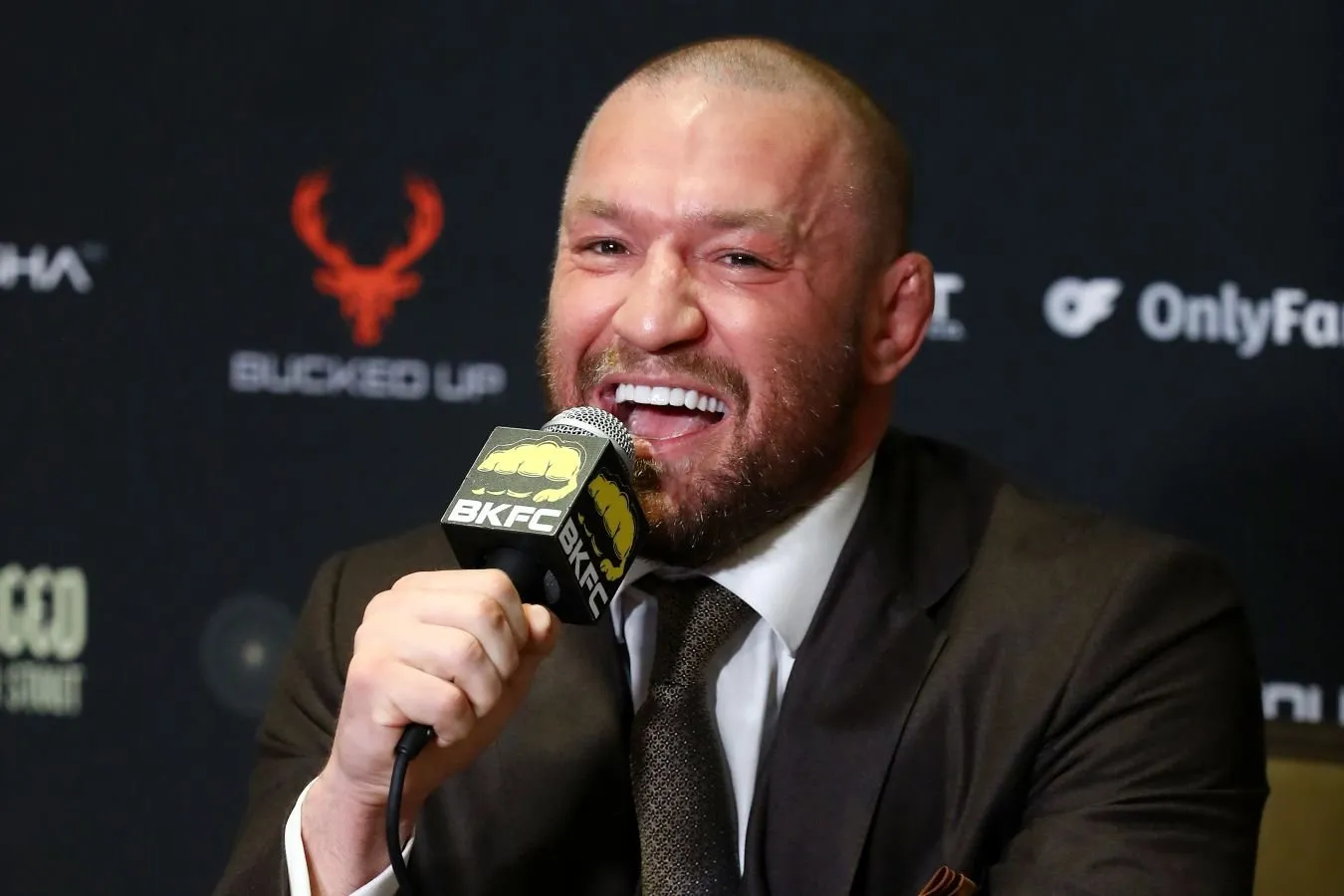 Konor Makgregor ufcga qaytishdan oldin mashg'ulotlarda qonli kiyimlarning suratini ko'rsatdi