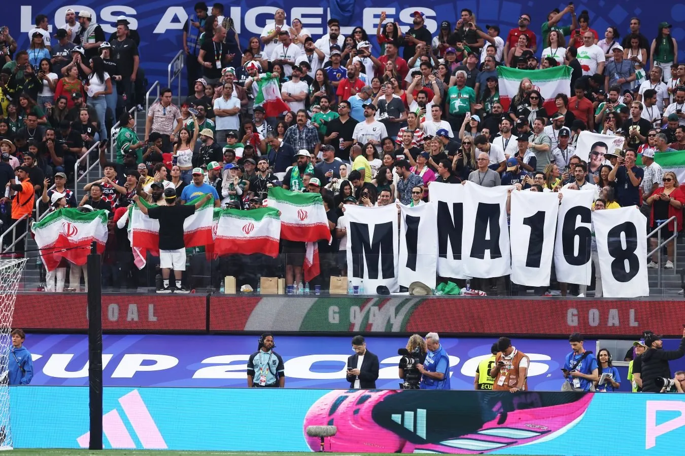 Eron terma jamoasi 2026 yilgi jahon chempionatining Belgiya bilan o'yinidan so'ng AQShning boshlang'ich maktabga hujumi qurbonlarini eslatib o'tdi