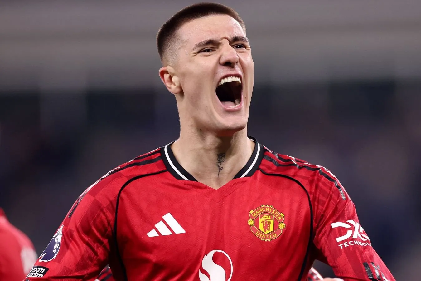 "Barselona "" MU " forvardini Alvaresga muqobil deb biladi-Caught ofside