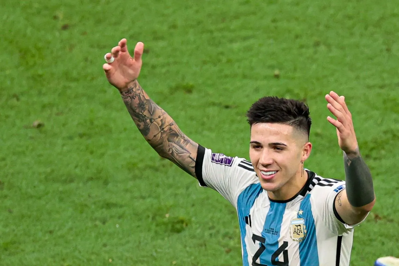 Enzo Fernandes endi Lionel Messiga yozgan maktubida nima yozishini aytdi