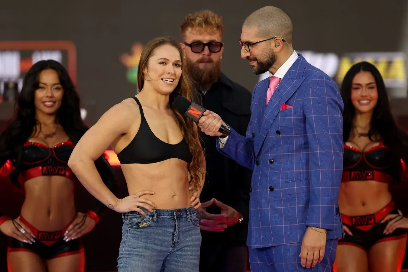 Braun Rousey va polni oq uydagi turnirdagi tomoshabinlar soniga munosabat bildirgani uchun tanqid qildi