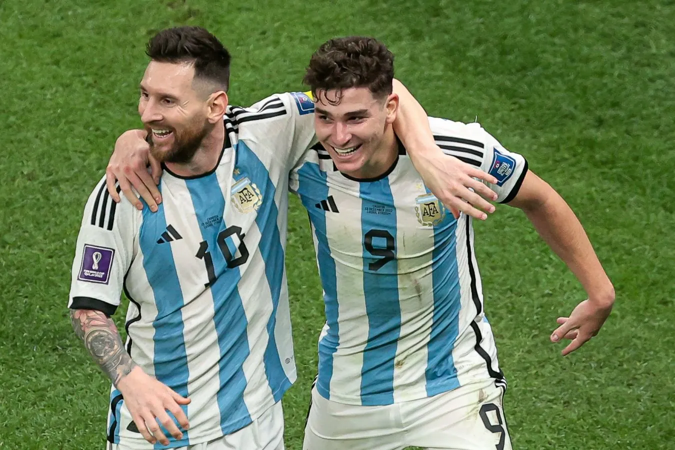 Julian Alvares Lionel Messi bilan muloqot qiladi va undan Barselona haqida so'raydi — Rahmon