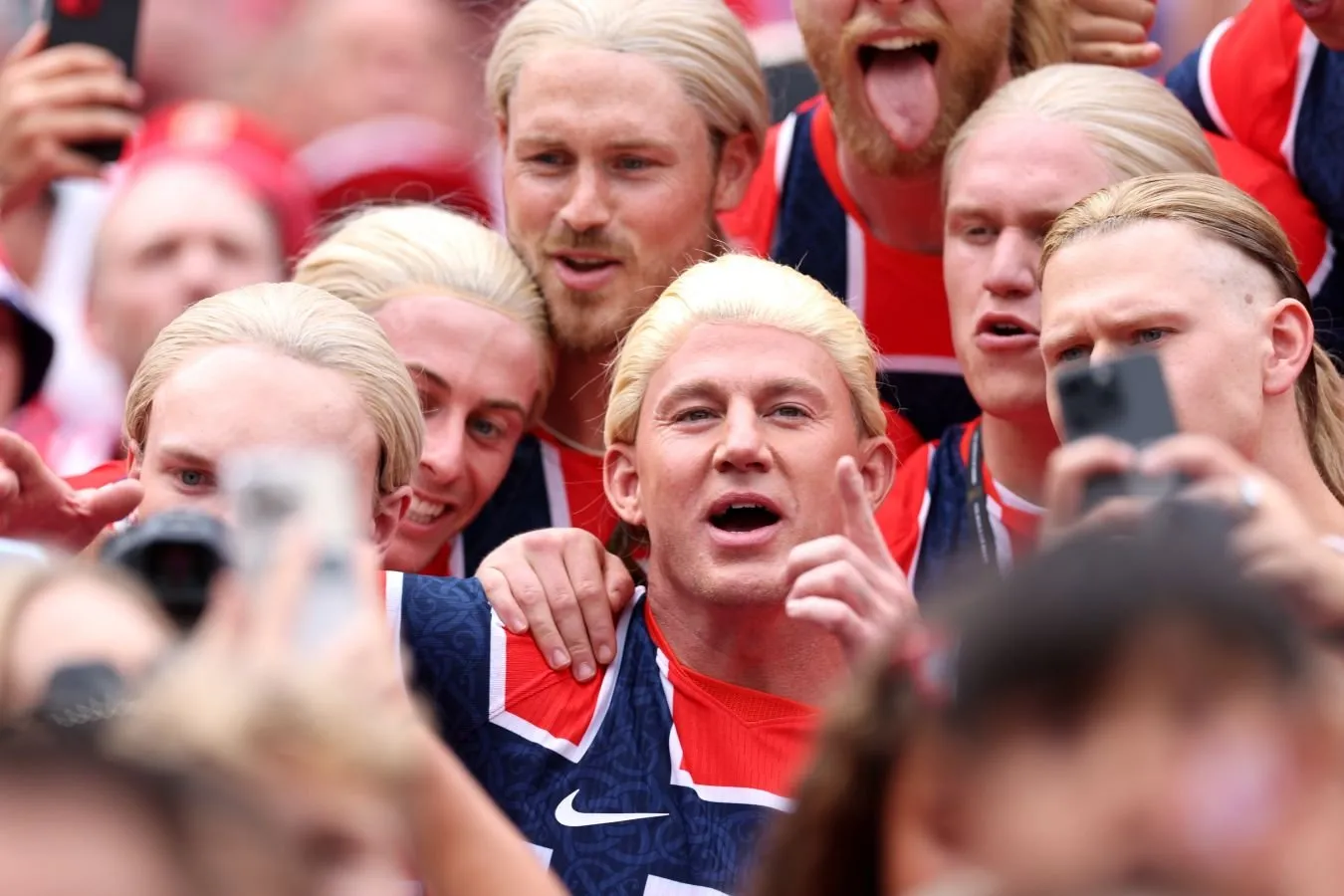 Aktyor Channing Tatum Norvegiya va Fransiya o'rtasidagi jahon chempionati o'yinida Erling Xoland sifatida ishtirok etdi