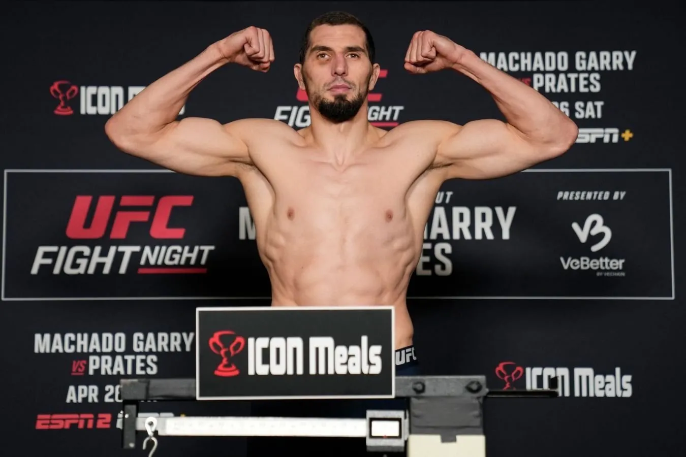 Abusupyan Magomedov Bokudagi UFCda birinchi raundda Mixal Olekseychukni" bo'g'ib o'ldirdi"