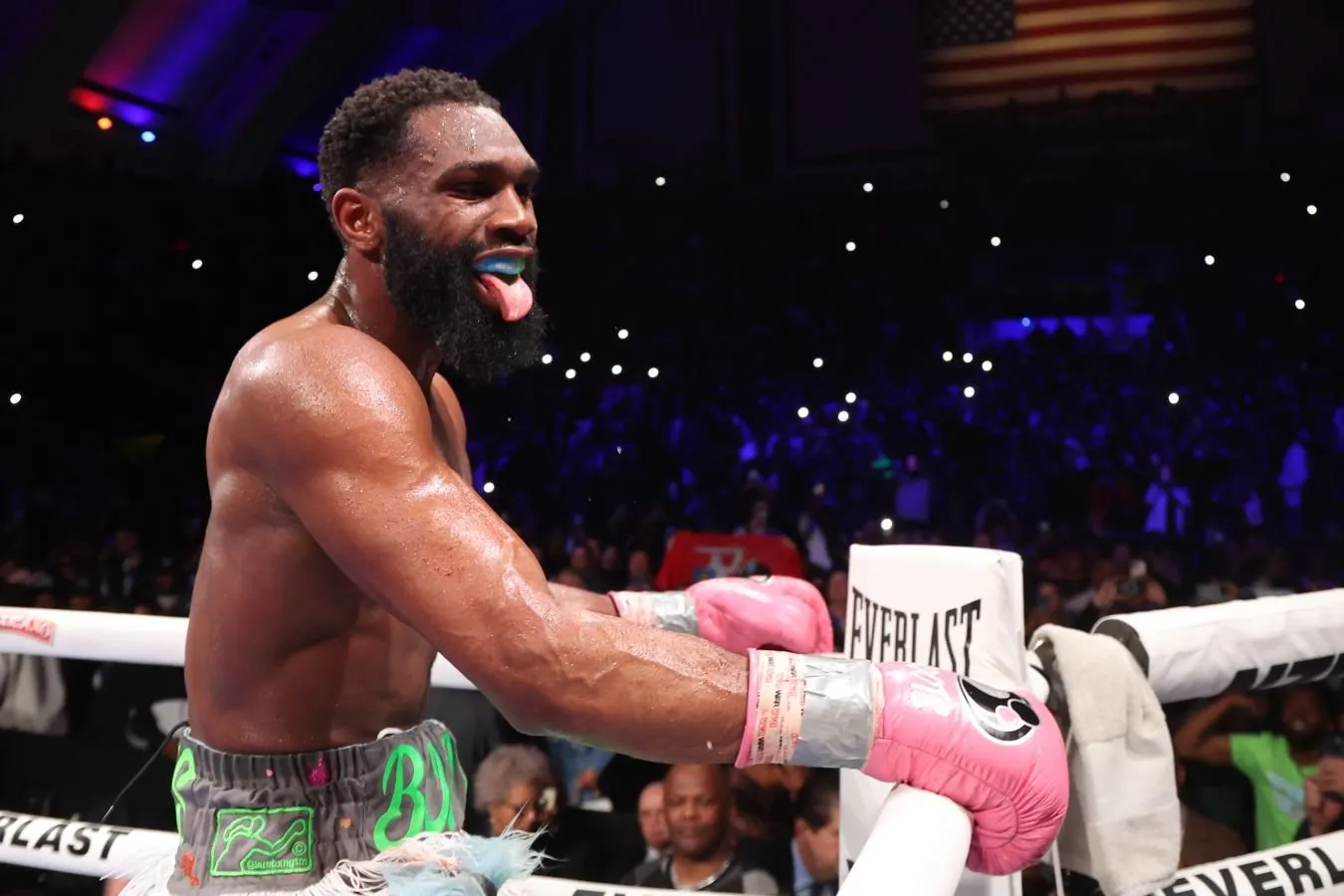 Jaron Ennis Xander Zayasni nokaut bilan mag'lub etdi va WBA va WBO versiyalari bo'yicha jahon chempioni bo'ldi