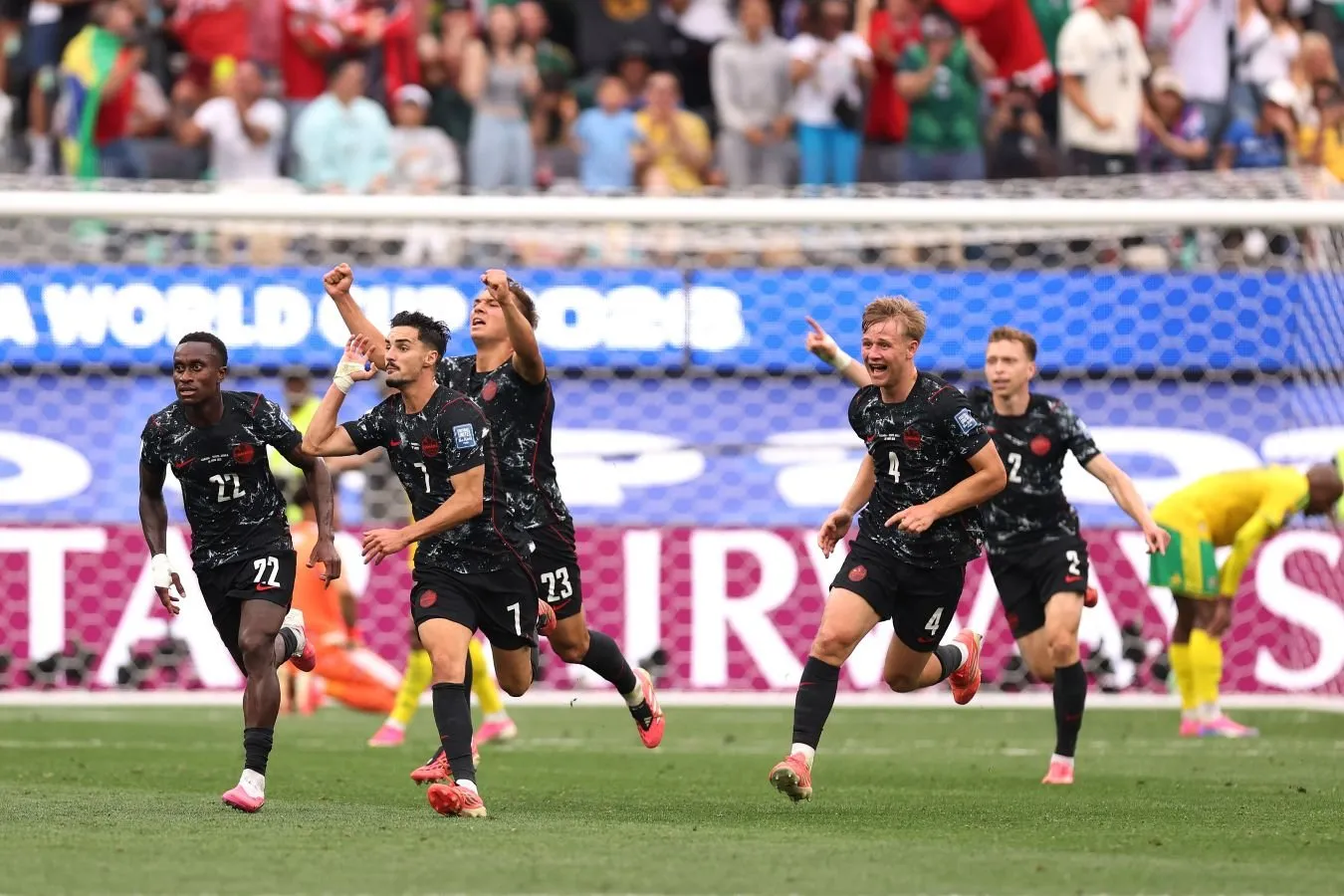 Kanada terma jamoasi murabbiyi Janubiy Afrika Respublikasini jahon chempionati o'yinida mag'lub etganidan so'ng futbolchilarga aytgani ma'lum bo'ldi