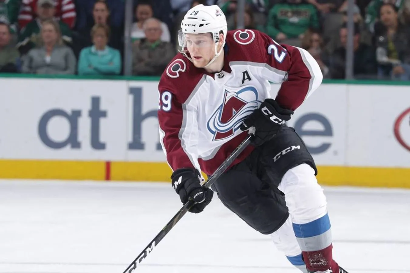 Yevgeniy Kuznetsov ish axloqi bo'yicha Ronalduga o'xshash NHL xokkeychisini nomladi