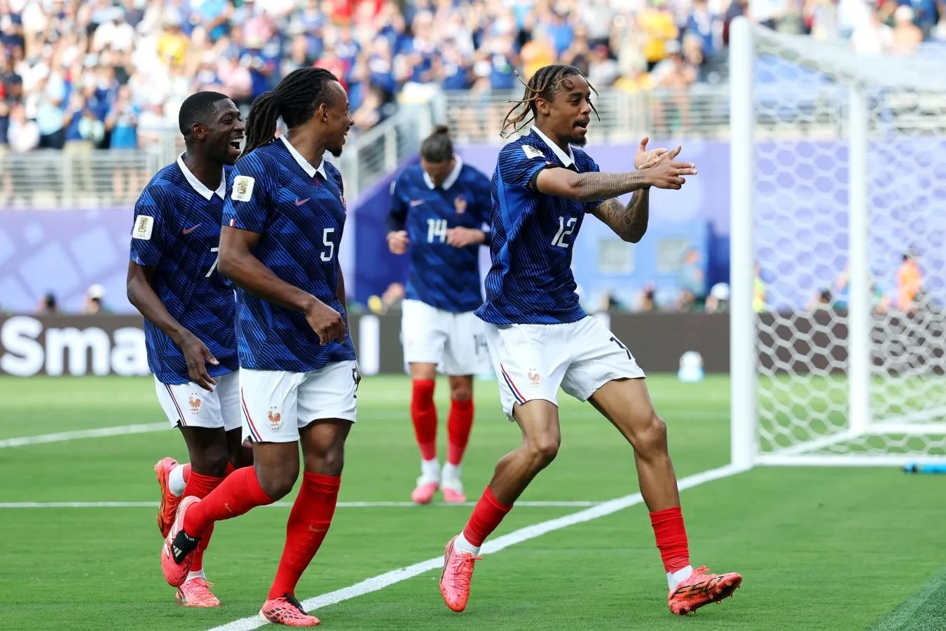 Fransiya ketma-ket besh o'yinda birinchi bo'lib jahon chempionati tarixida uch yoki undan ortiq gol urdi