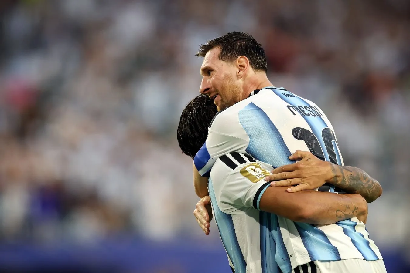 Jahon chempionatining 1/8 finalidagi barcha juftliklar, Argentina Messi goli bilan Kabo-Verdedan qiyinchilik bilan o'tdi. Ertalab asosiy narsa