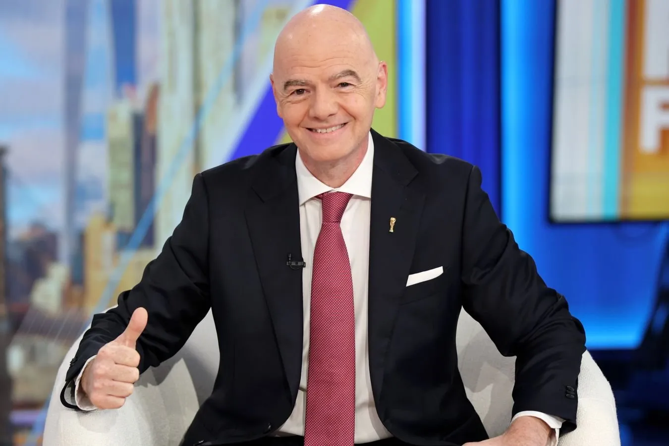 Surat: Infantino 2026 yilgi jahon chempionati o'yinida qo'lida Misr bayrog'i bilan suratga tushdi