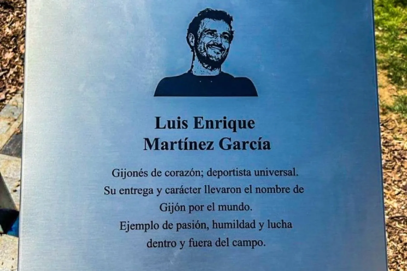 Gijondagi plyaj Luis Enrike nomi bilan atalgan