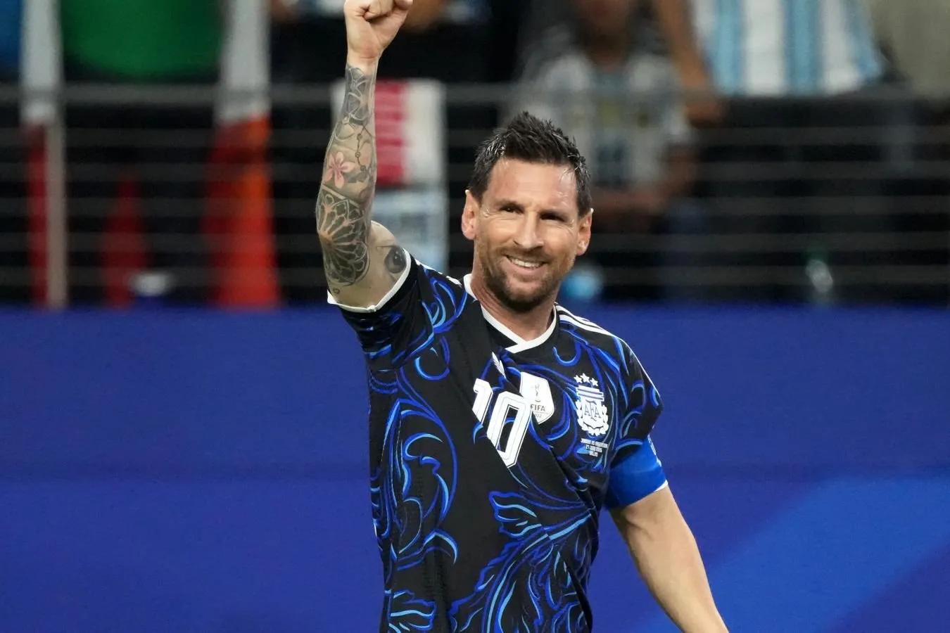 Argentina terma jamoasi Folklend haqida qo'shiq kuyladi. Yarim finalda jamoa Angliya bilan o'ynashi mumkin