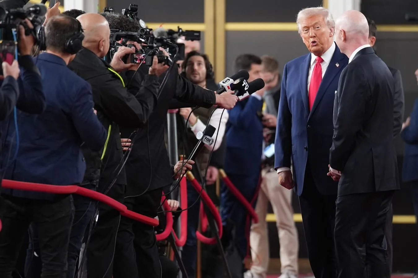 Sammitda NATO rahbarlari Trump bilan "uni bezovta qilmaslik uchun"jahon chempionati haqida gaplashmaslikka qaror qilishdi