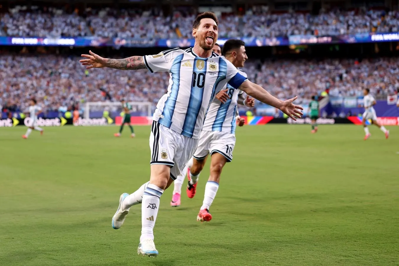 Goal "Oltin to'p" uchun eng yaxshi 20 da'vogarni, Olise ikkinchi, Messi beshinchi o'rinni egalladi
