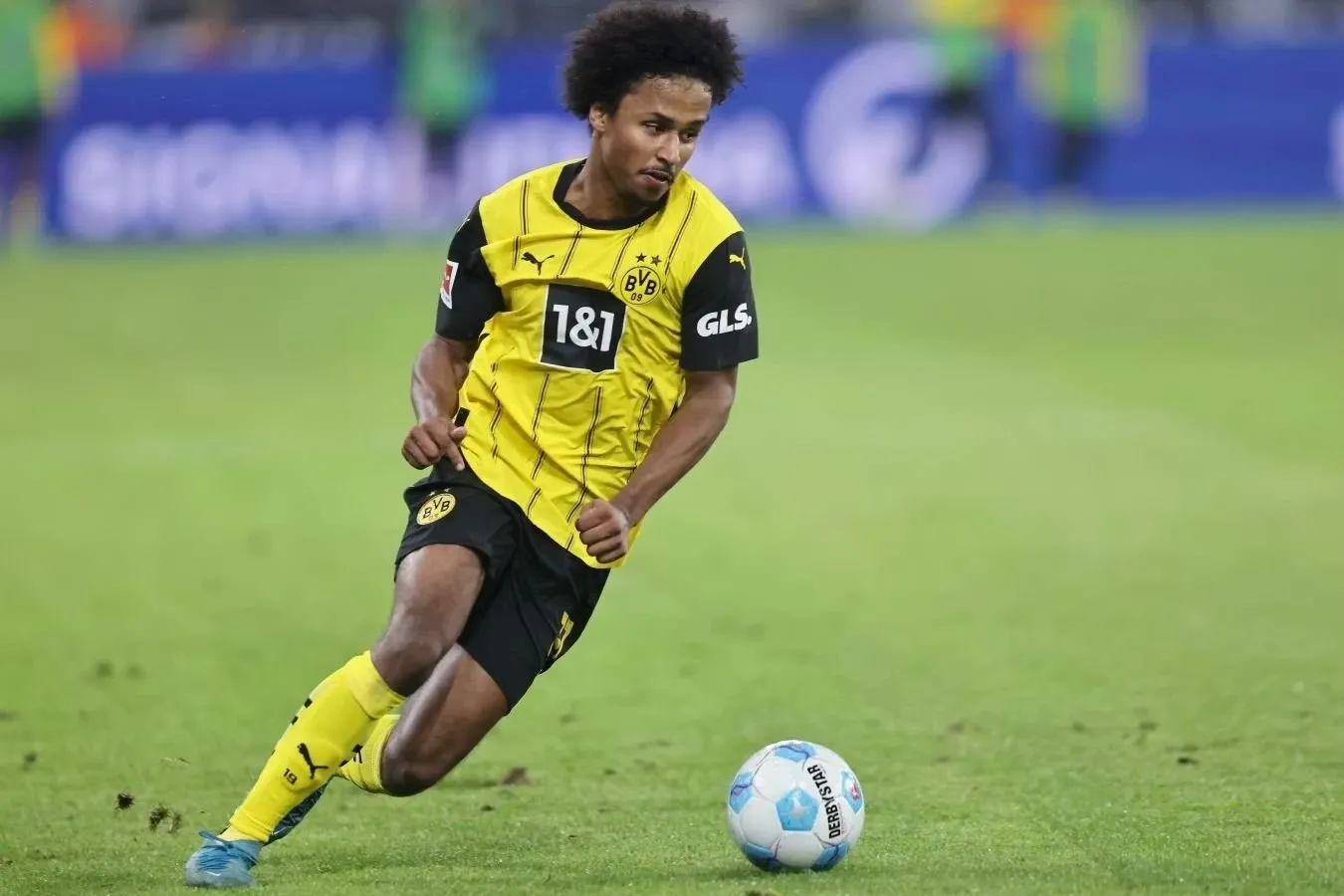 "Barselona "Adeyemining" Borussiya " dan Dortmund — Romanoga transferini kelishib oldi