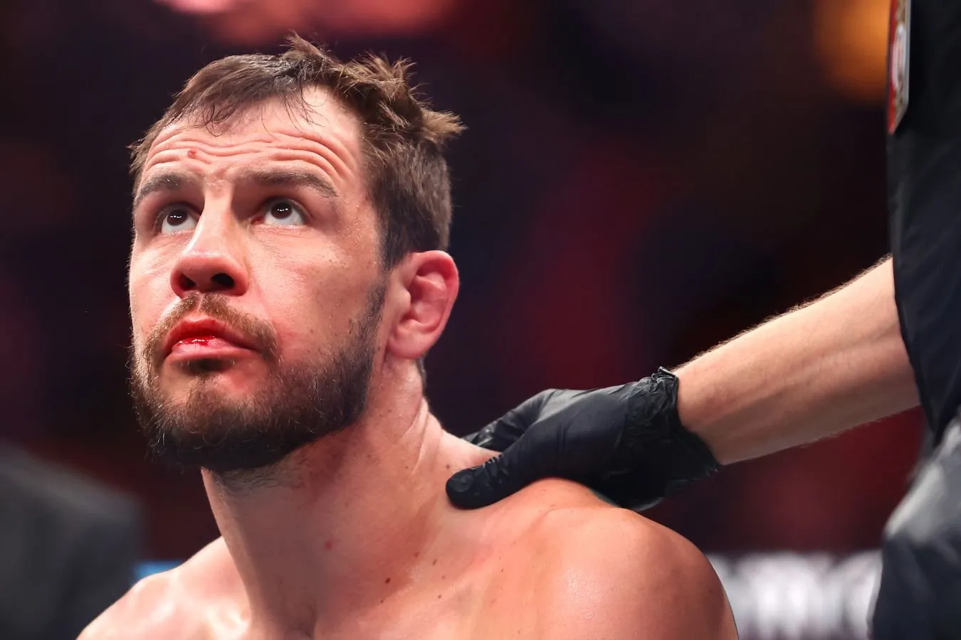Nikita Krilov UFC 329-da Uittaker bilan jang qilishdan oldin engil vazn chegarasiga to'g'ri keldi
